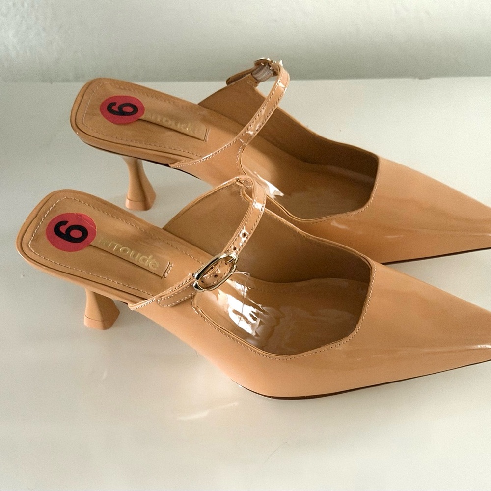 NEW Larroude  INES Mule  Tan Patent Leather
